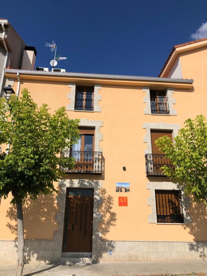 Apartamentos Turisticos Escorraladas Baltanás エクステリア 写真